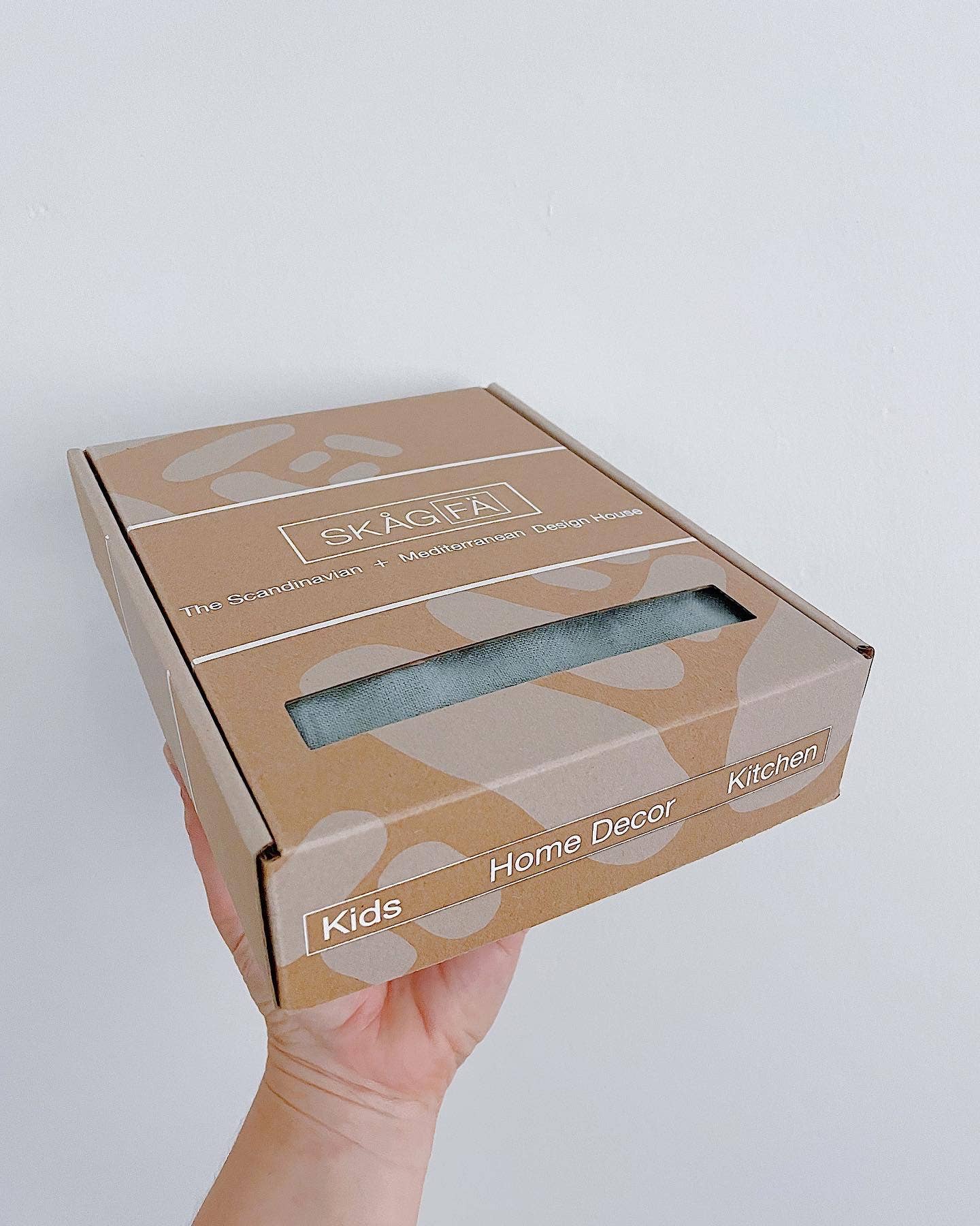SKÅGFÄ Ärmellose Schürze – 18–36+ Monate – Nature Pamper Grass – Schürze – MamaMilla