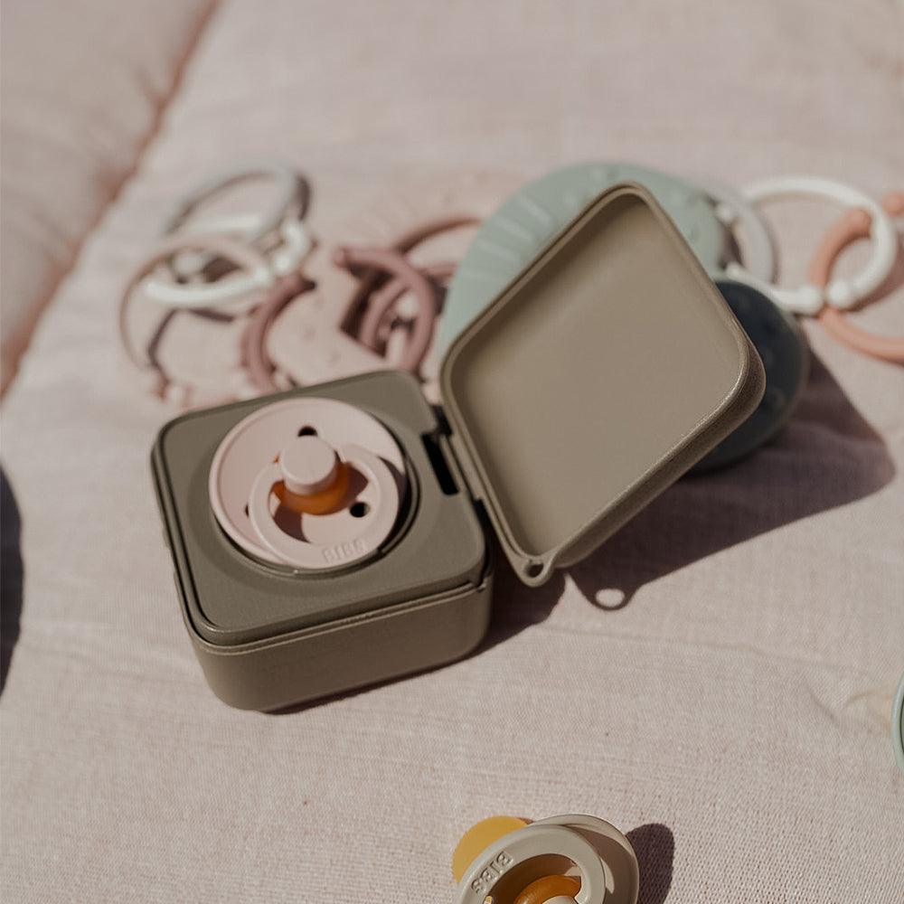 BIBS Pacifier box "Petrol" (opbevaring af sutter) - MamaMilla