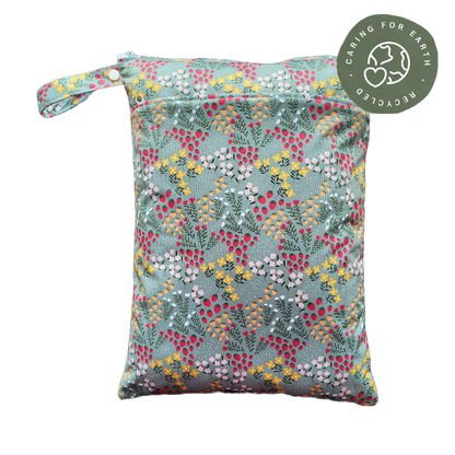 Der schwedische Wald | Wetbag mittel: Hopfenblüten weiß - - MamaMilla