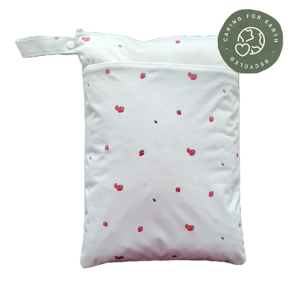 Der schwedische Wald | Wetbag mittel: Hopfenblüten weiß - - MamaMilla